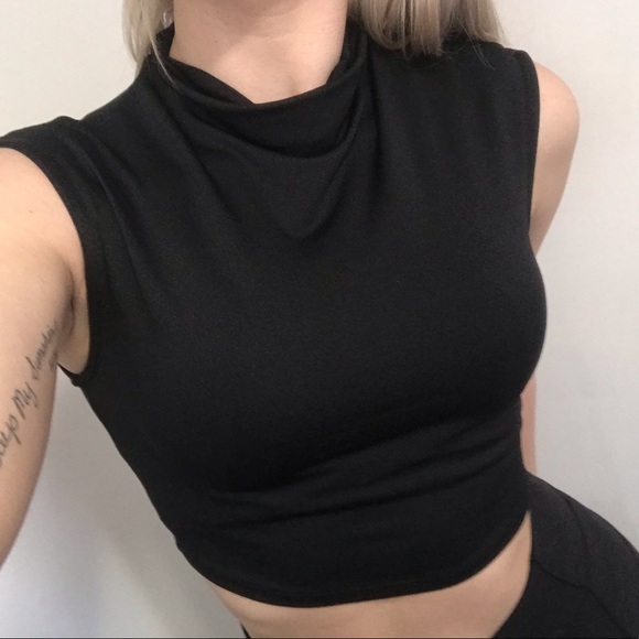 crop top - Picture 1 of 2